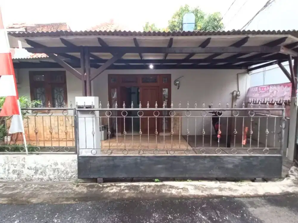 Rumah disewakan Jalan 1 Mobil agak lebar di Tebet Jaksel
