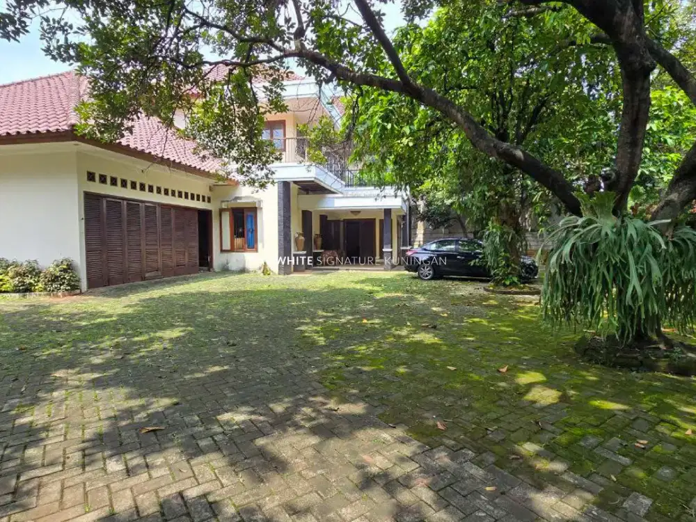 Rumah Lama Cocok Untuk Town House dekat TMII di Ceger Permai
