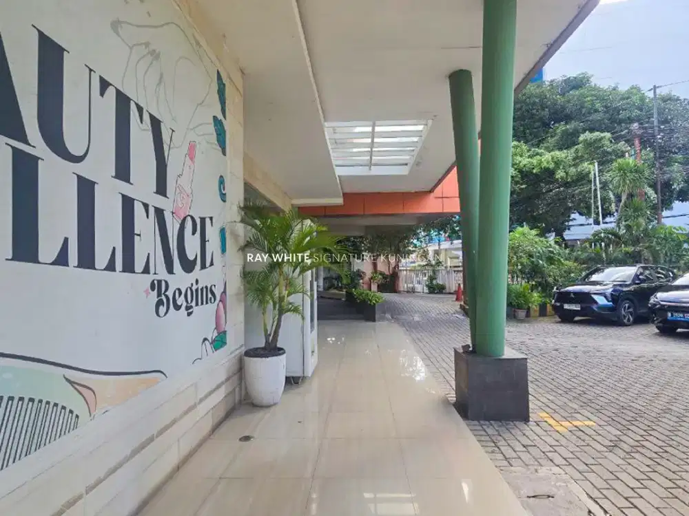 Gedung Komersial 4,5 Lantai Lokasi di Jl. K.H. Wahid Hasyim Menteng