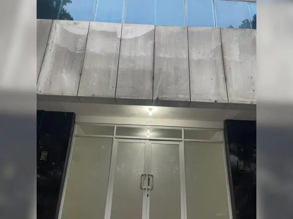 Dijual dan/atau Disewakan Ruko 3 Boulevard Tekno BSD City Tangerang Selatan. 3 Lantai. Pinggir Jalan Besar