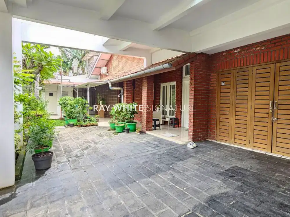 Dijual Rumah Layak Huni dan Tenang SCBD, Jl. Tulodong Bawah IV
