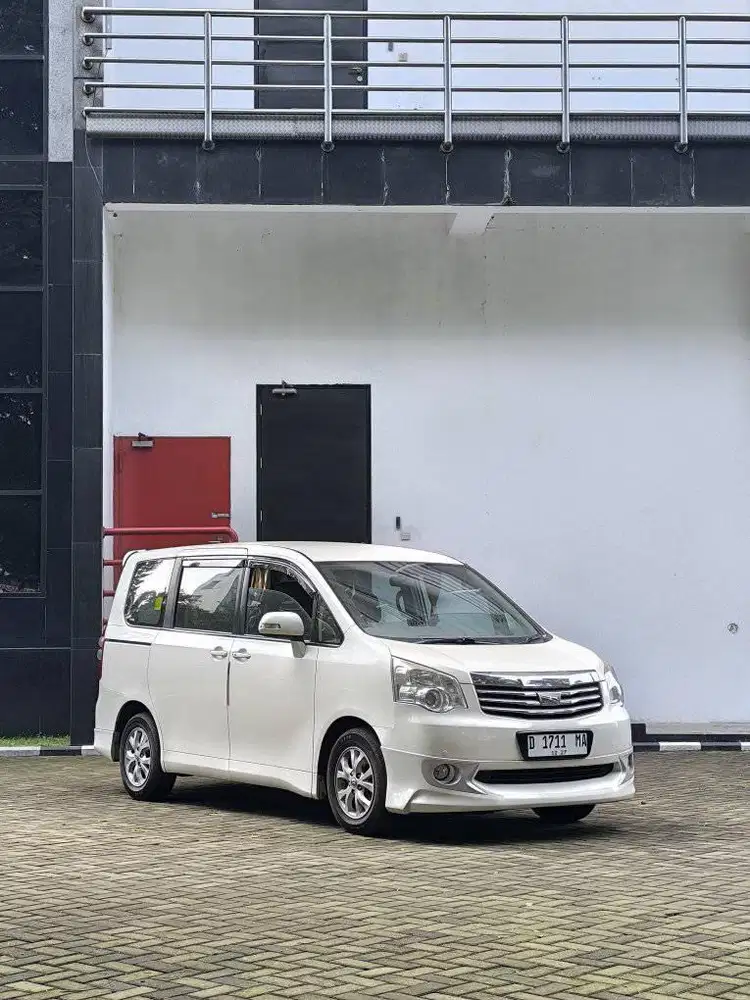 TOYOTA NAV-1 V LIMITED 2.0 AT 2014 NIK 2013