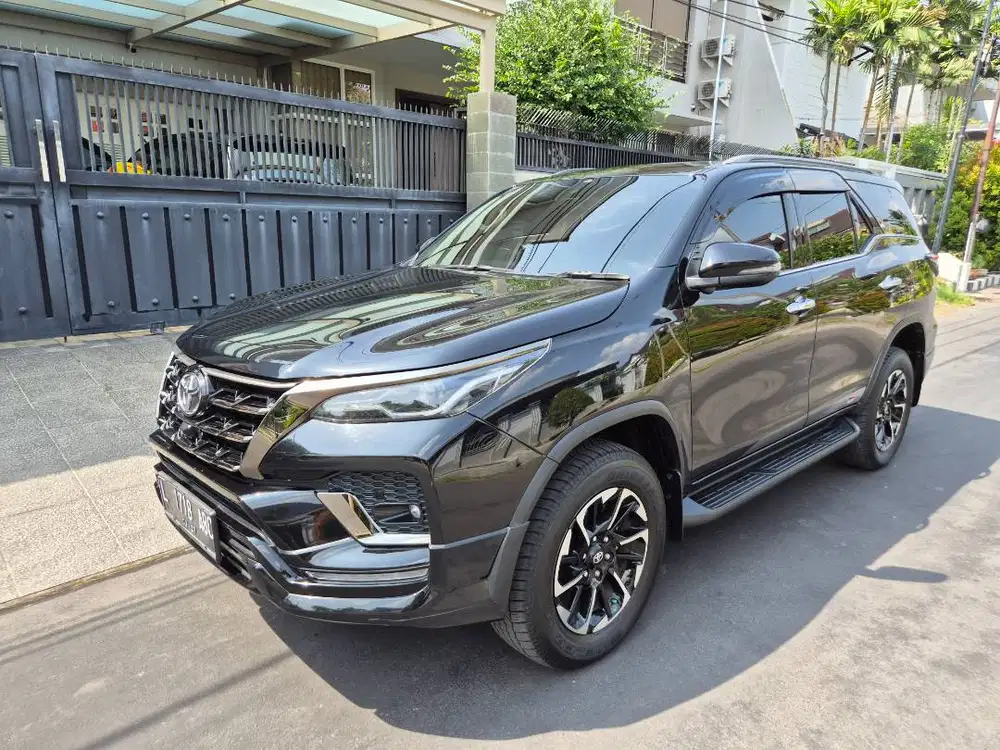 2022 Toyota Fortuner 2.8 GR Sport 4x2 SUV Tangan ke 1
