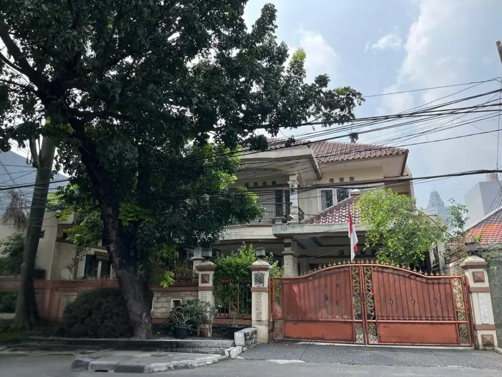 Rumah Besar Lokasi Strategis di Tebet Timur Jakarta Selatan