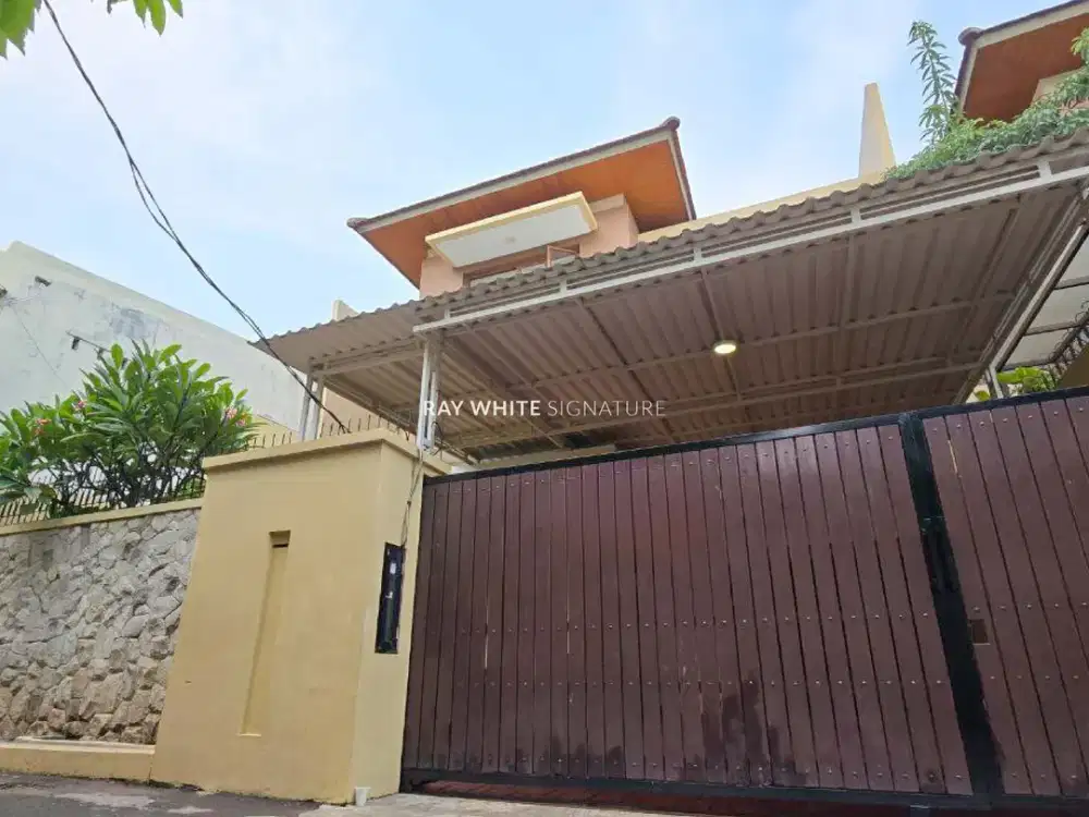 Rumah Town House Siap Huni 2 Lantai di Jl Bungur 18