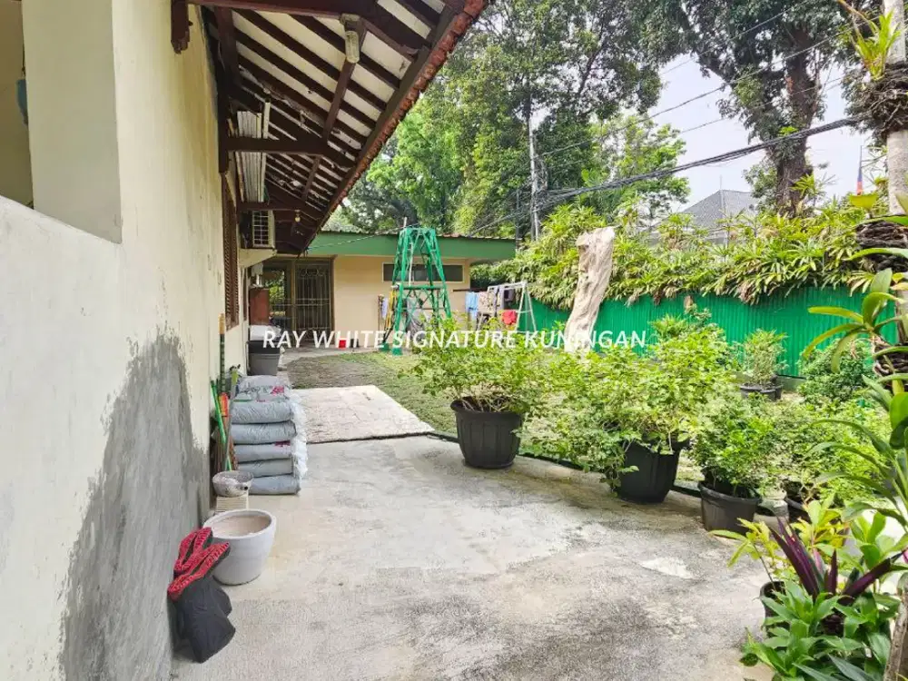 Rumah 2 Kavling Cocok Untuk Hunian atau Town House di Jl Patiunus