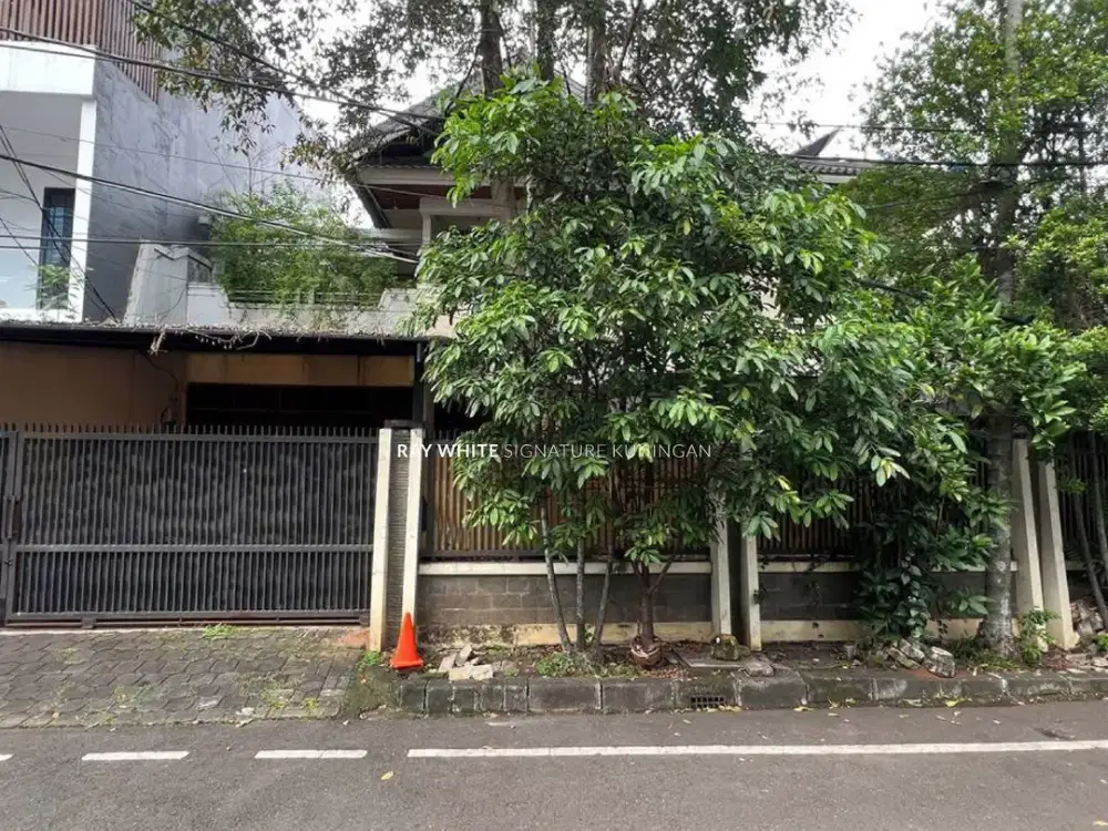 Rumah Siap Huni Area Tenang dan Prime di Jl Ubud