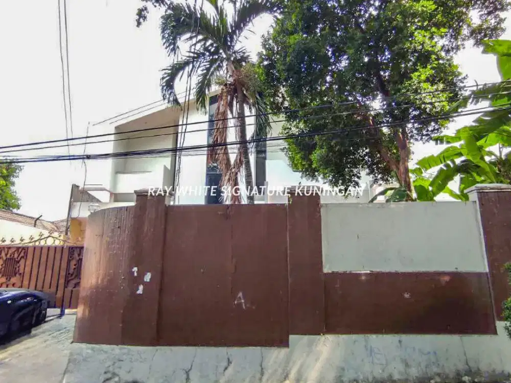 Rumah Lama Terawat Bebas Banjir di Jl Bangka 2 Cocok Untuk Hunian