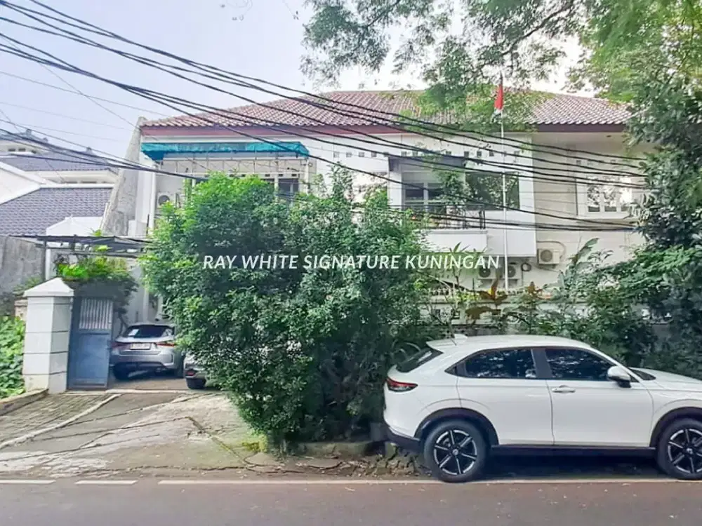 Rumah Posisi Hook di Jl Panglima Polim Cocok Untuk Usaha