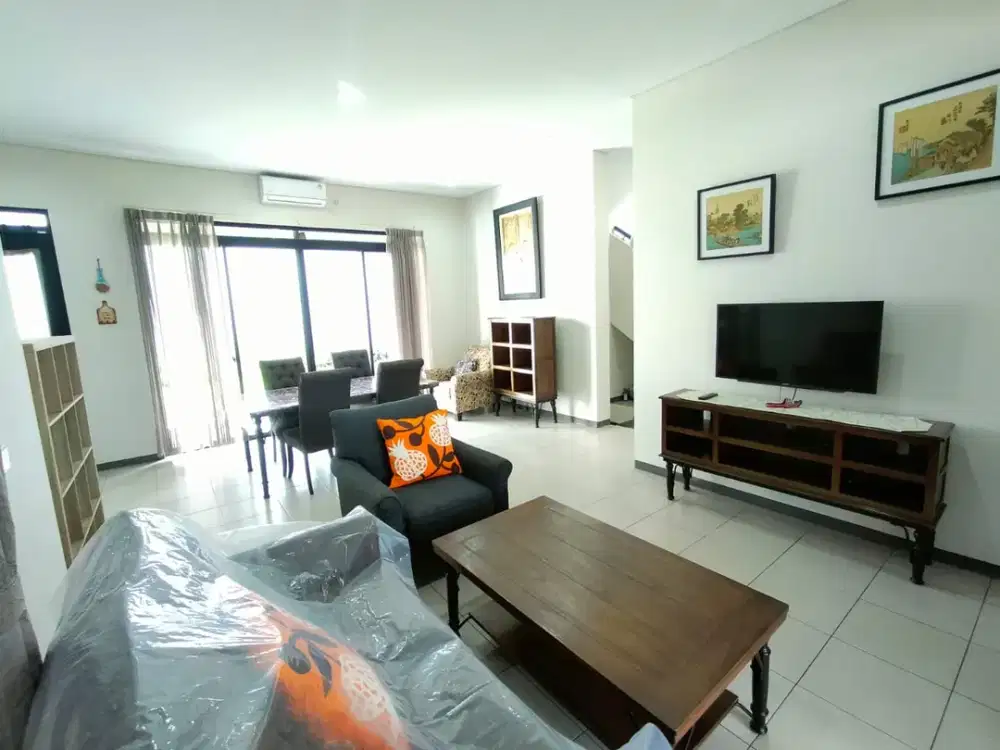 Rumah bergaya minimalist modern di Kota Baru Parahyangan