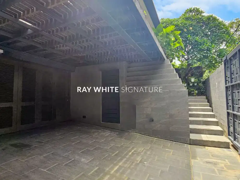 Turun Harga! Rumah Mewah di Panglima Polim Depan Taman