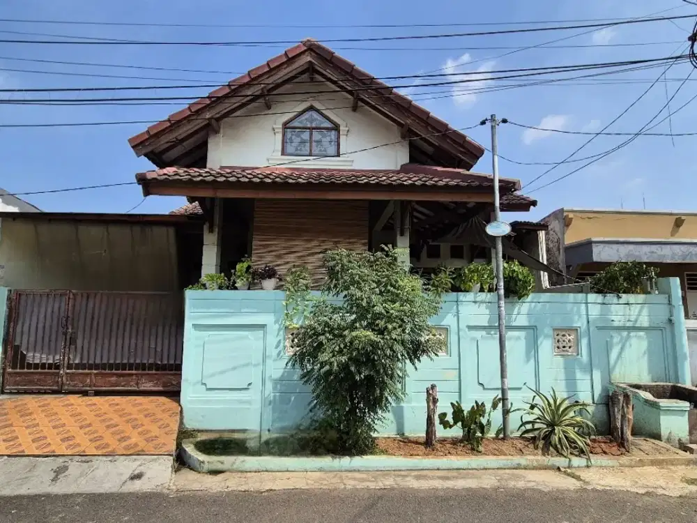 Komplek Larangan Indah Jl Teratai, Kota Tangerang Dekat Halte Trans Jakarta Puri Beta 1