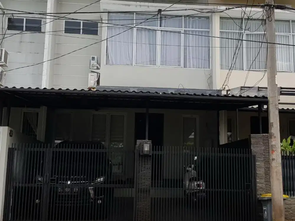 Dijual Rumah 2 Lantai Lokasi Srategis Cirendeu.