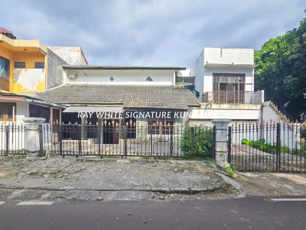 Rumah Tua 2 Lantai Di Bendungan Hilir Lokasi Bagus