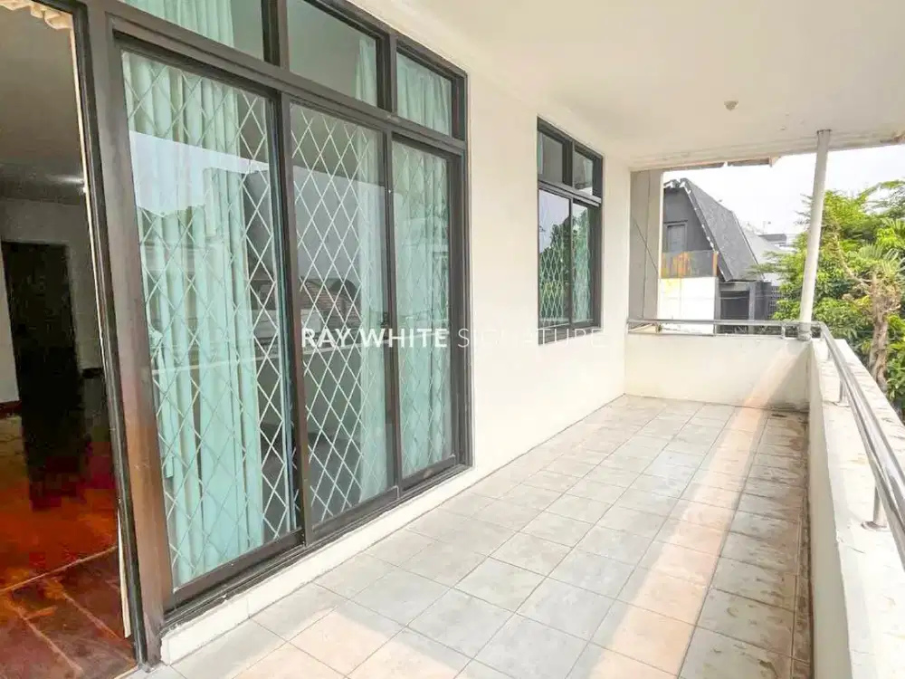 Rumah Lama Terawat di Jl Ciniru V Kebayoran Baru