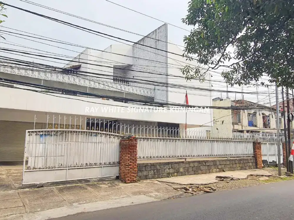 Rumah Lama Cocok untuk Dibangun Kantor di Darmawangsa X