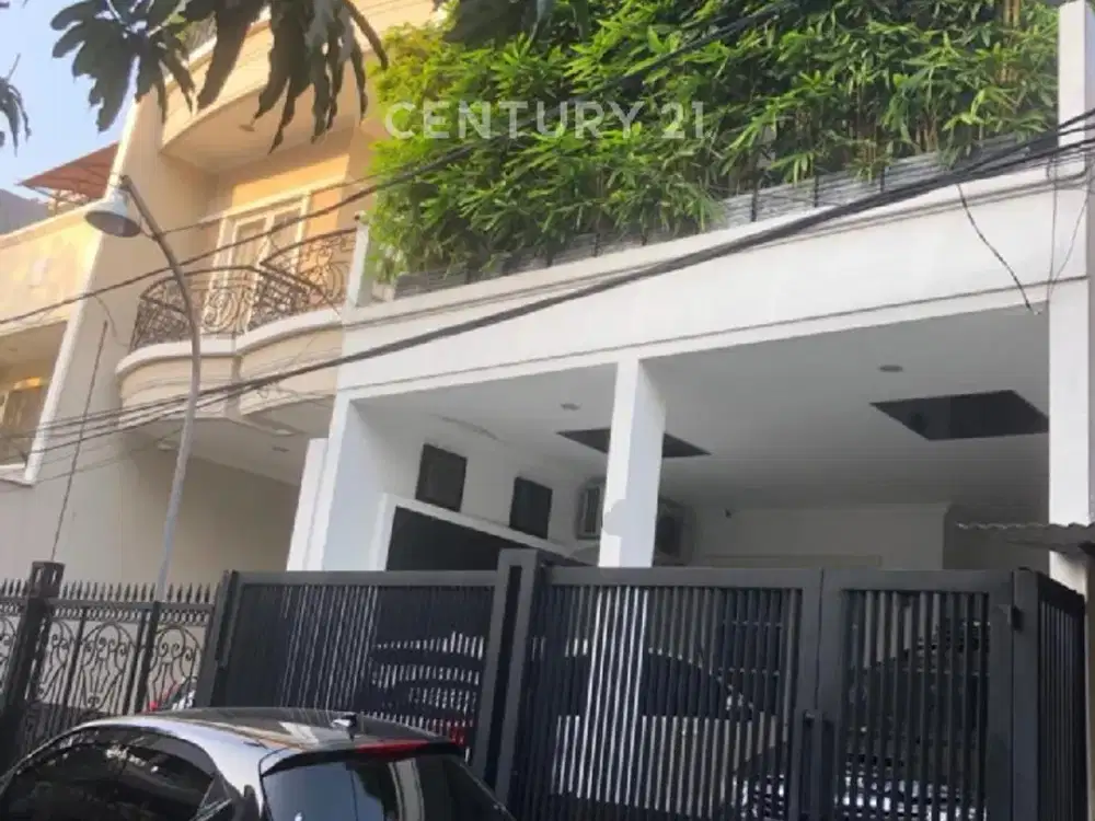 Rumah Bagus 3 Lantai Pondasi 4 Lantai Di Kelapa Gading