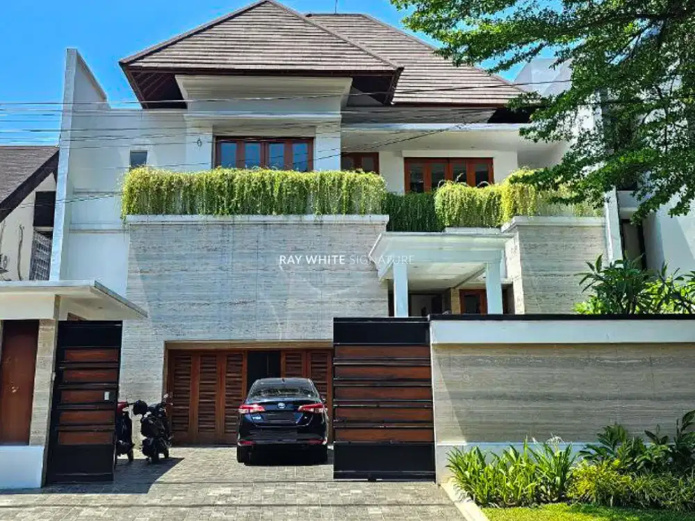 Rumah Mewah di Jl Gedung Hijau I Lingkungan Tenang