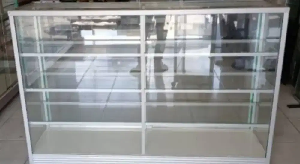 DIJUAL ETALASE KACA FULL PAKAI RODA PANJANG 1,5Mx1M