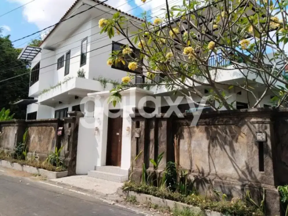 RUMAH SIAP HUNI 2 LANTAI DI ARWANA PURI RATU JIMBARAN BADUNG, BALI