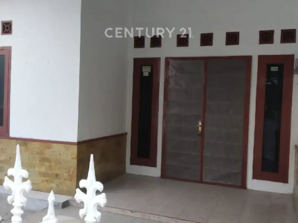 Rumah Nyaman Dalam Komplek Pulogebang Permai Baru Direnovasi