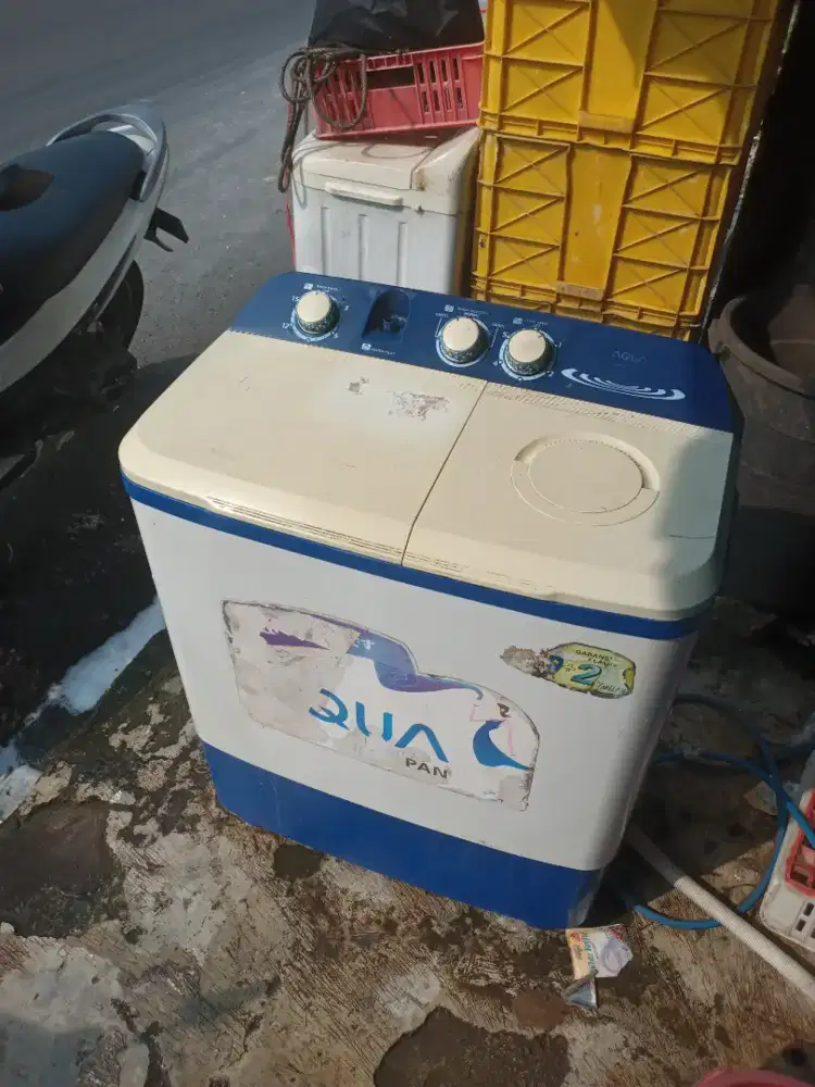 Di jual mesin cuci 2 tabung merek akua