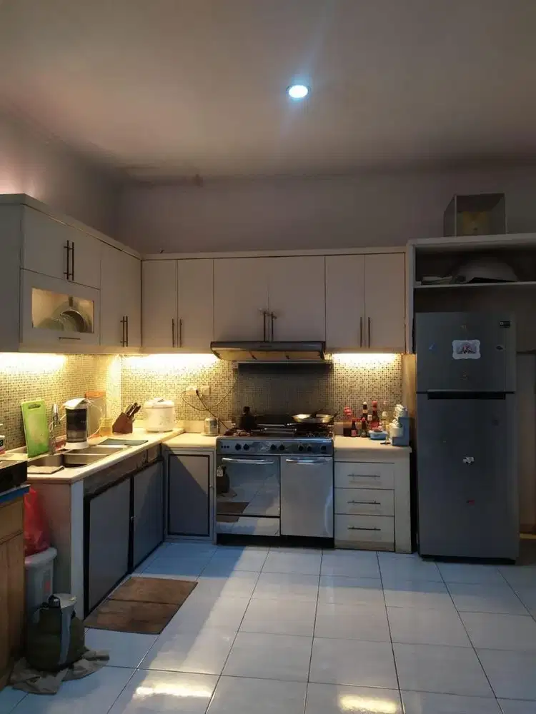 Dijual Cepat Rumah 2 Lantai dalam cluster di Kota Wisata Cibubur