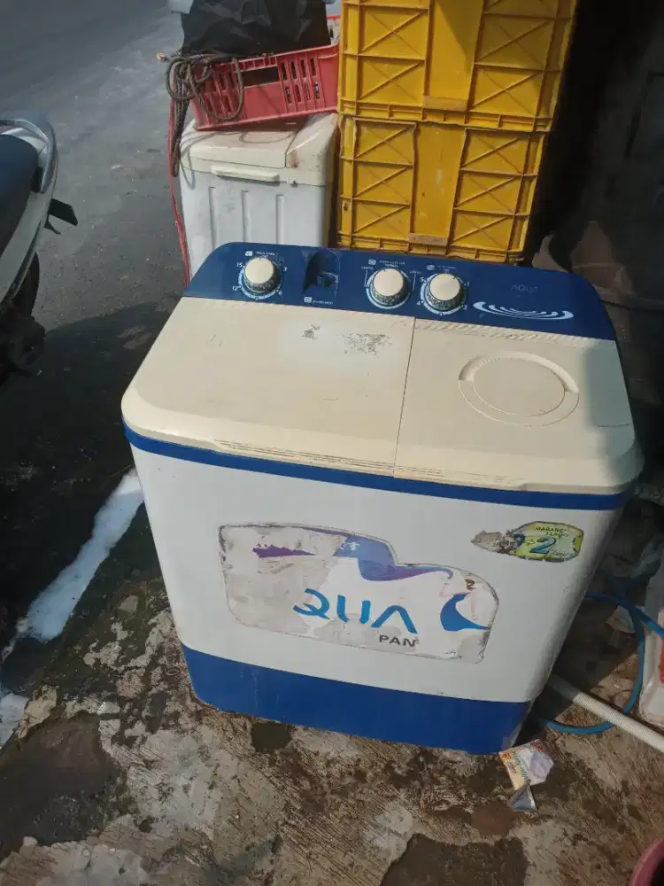 Di jual mesin cuci 2 tabung merek akua