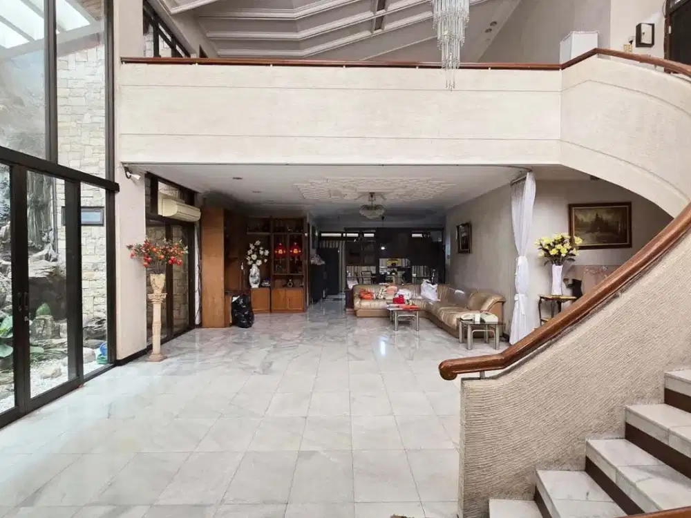 DISEWAKAN RUMAH MEWAH BESAR kertajaya indah raya, cocok untuk cafe, resto Surabaya Timur