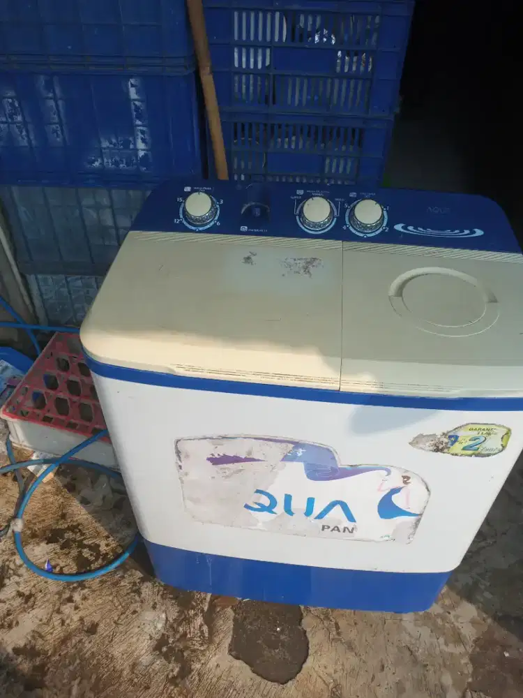 Di jual mesin cuci 2 tabung merek akua