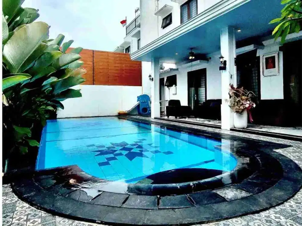 Rumah 2 Lantai + Private Pool & Semi Furnish