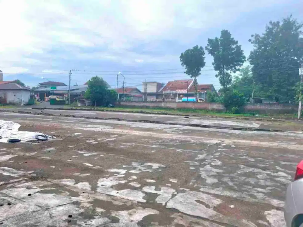 TANAH SHM LEBAR MUKA 140 METER DEKAT PINTU TOL TEGAL