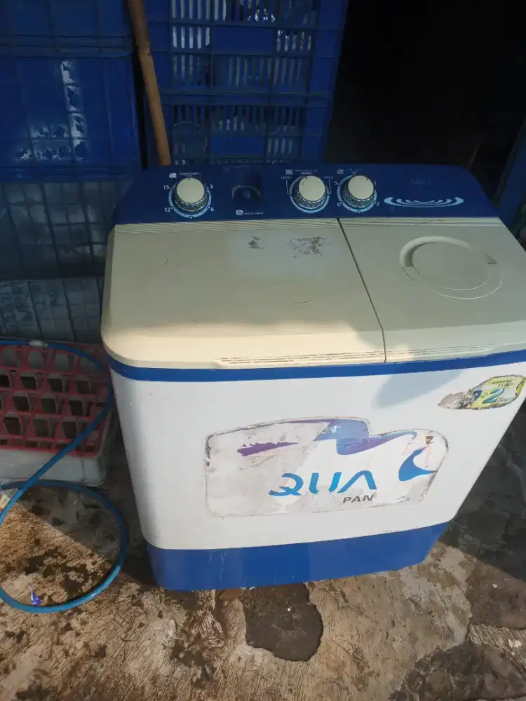 Di jual mesin cuci 2 tabung merek akua