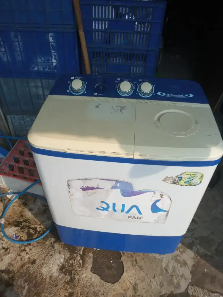 Di jual mesin cuci 2 tabung merek akua