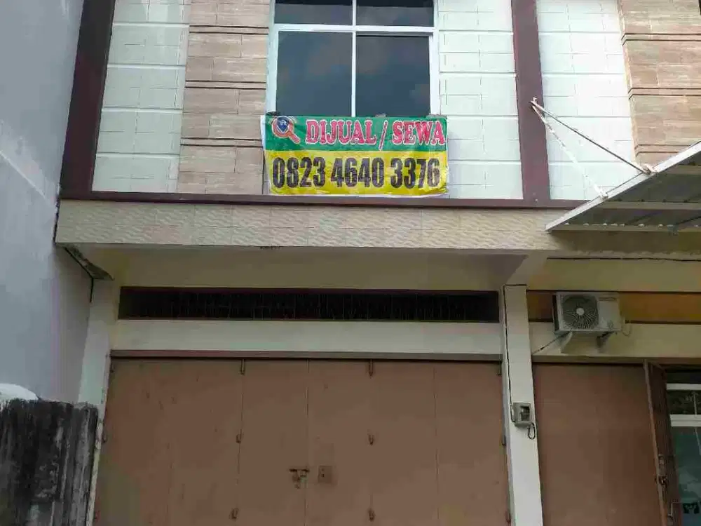 Ruko Jl Poros Pattalassang
3 Unit Ruko 5X20X2 Lantai Rolling 23 Meter 
Ada 1 Kamar Luas di Lantai 1
WC 3, Jemuran, Tandon Air