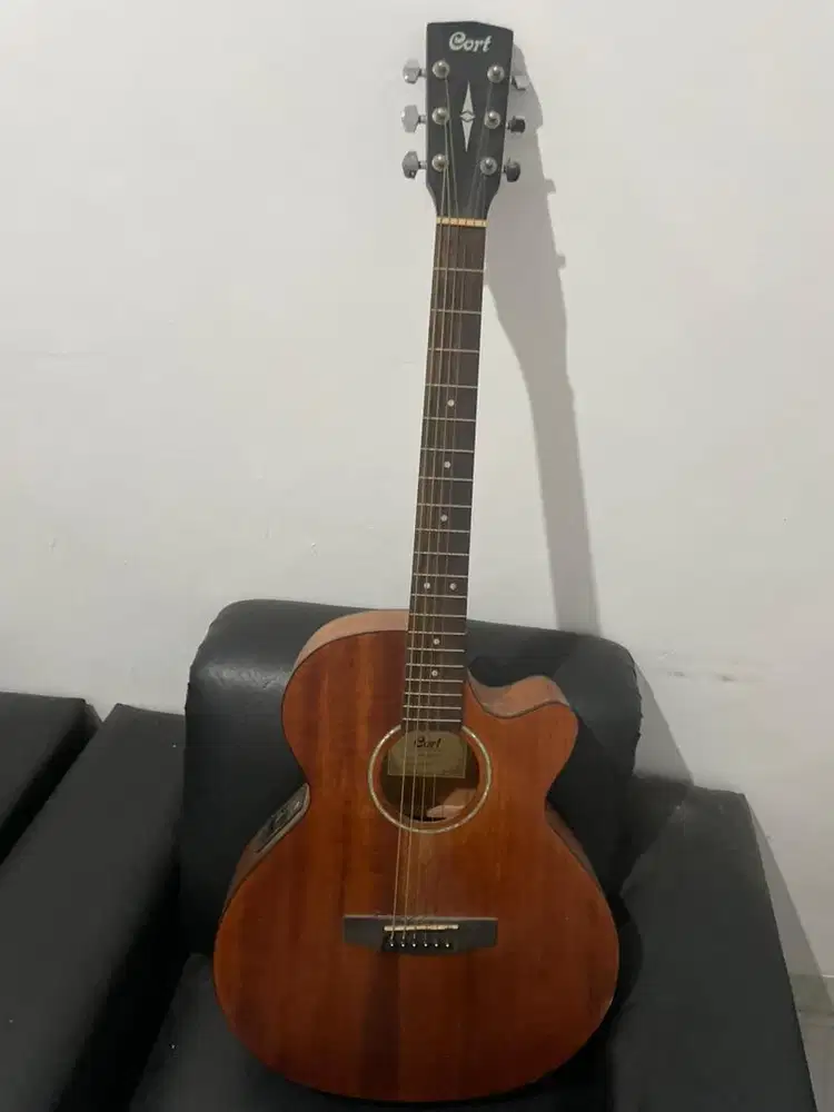 Gitar ibanez dan cort