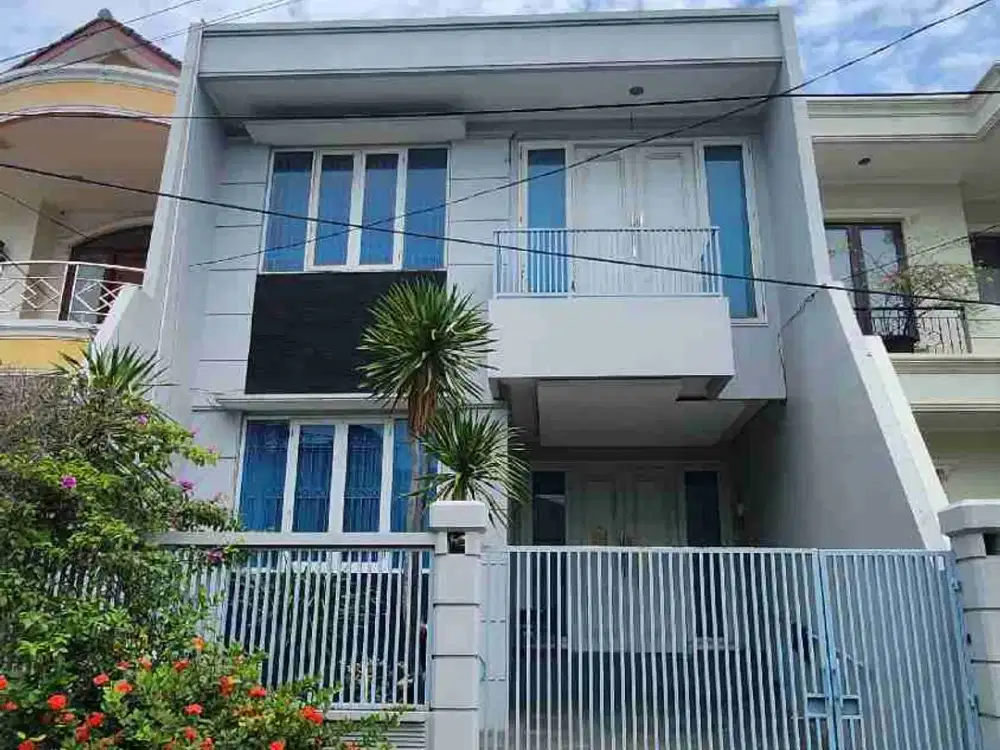 Dijual rumah 2.5 lantai, shm Grawisa jelambar