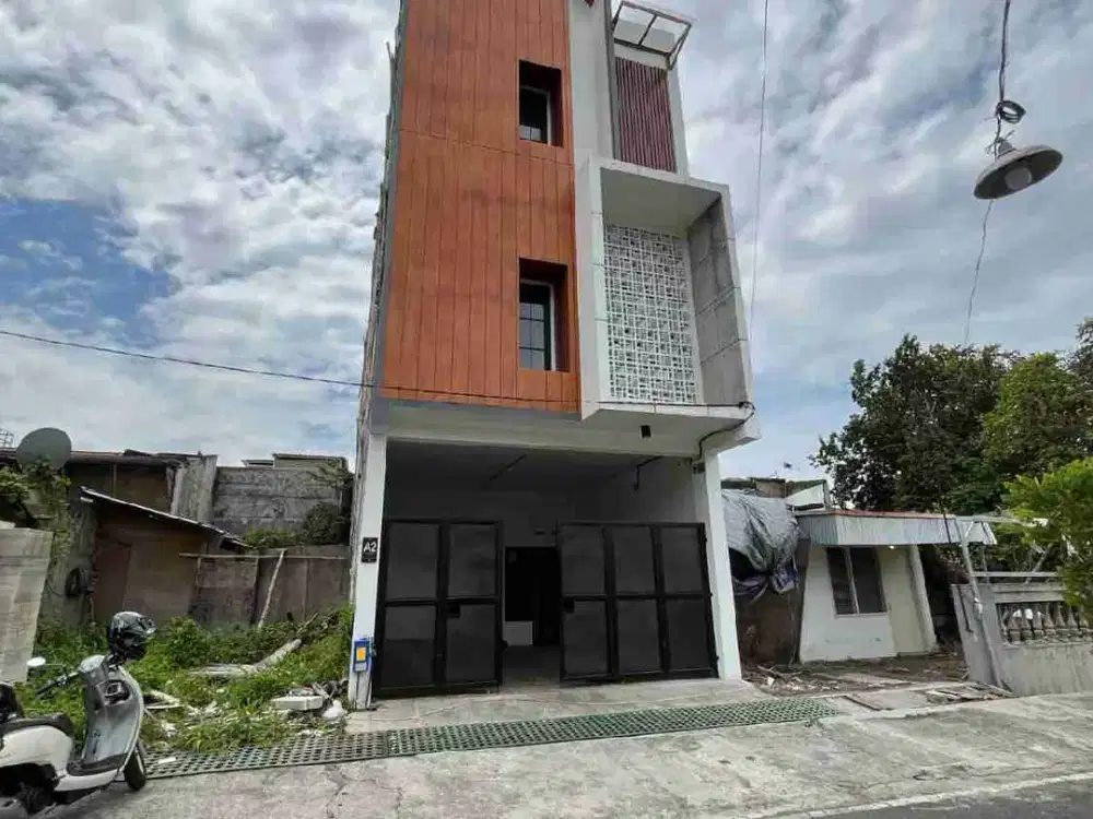 RUMAH KOS 3 LANTAI DEKAT KAMPUS UB UM