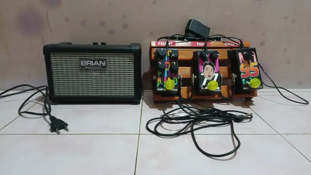 Paketan Ampli, Efek Bass, dan Pedalboard