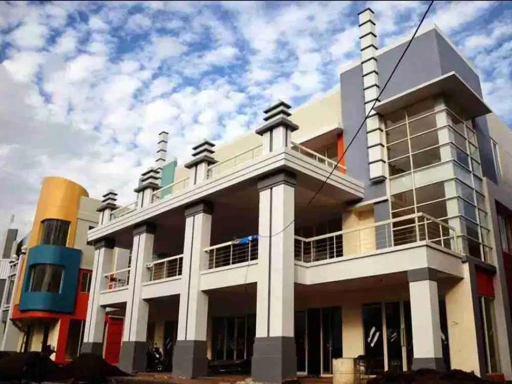 ruko 5 unit jadi 1 bagus buat usaha besar atau kantor parkir sangat luas di ruko wow sawojajar