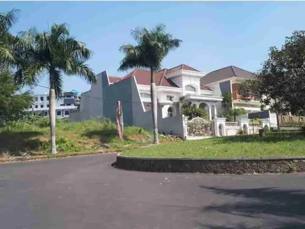 rumah murah jalan kembar lebar 30 m puncak dieng 2 menit kampus UB butuh uang segera harga turun jauh carport 9 mobil