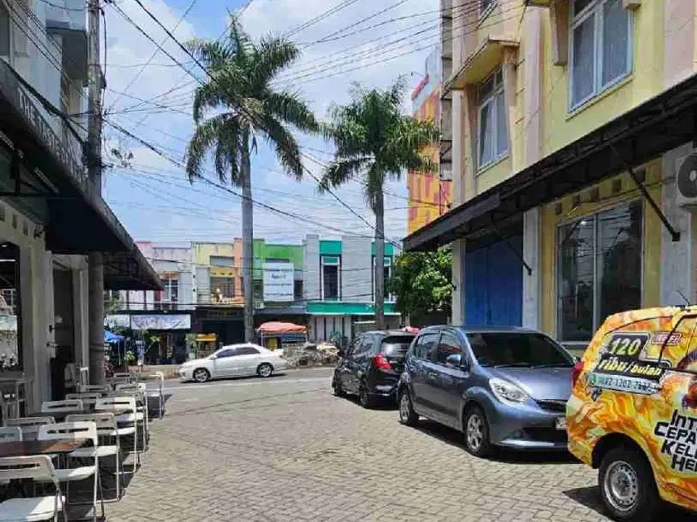 ruko 2 lt strategis di samping sma 9 suhat dekat patung pesawat BU SEGERA