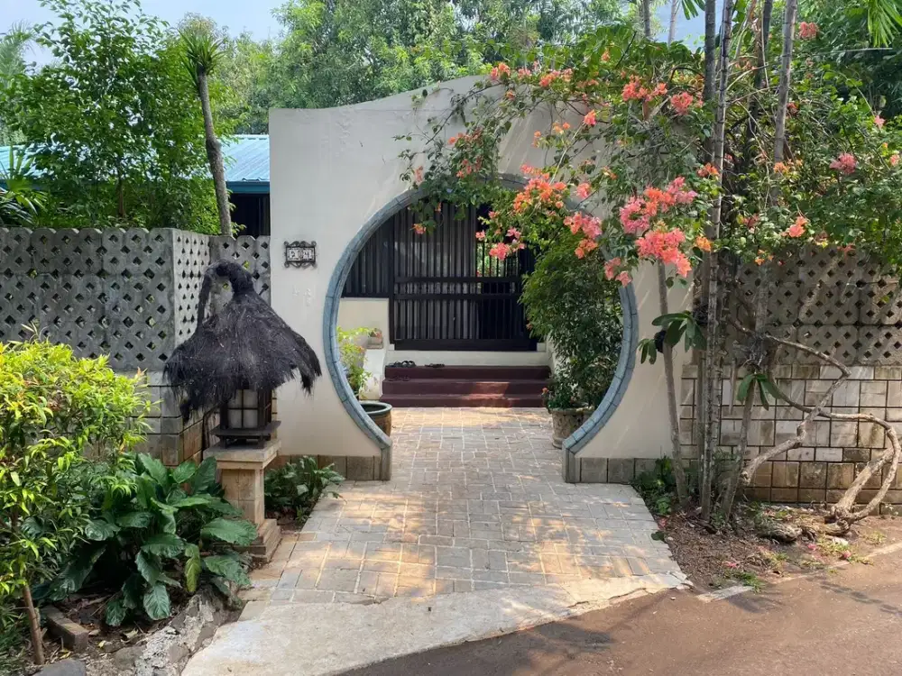 Dijual Cepat Rumah dengan lokasi Strategis di Cilandak Barat