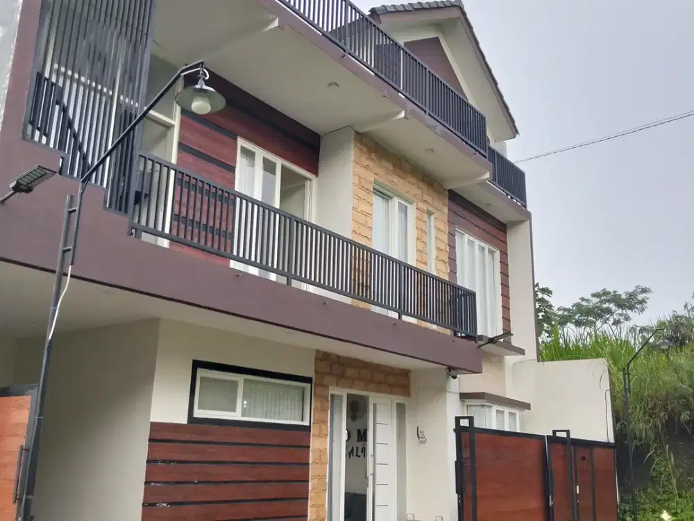 Villa 3 lantai panderman batu  Oro Oro furnish lengkap