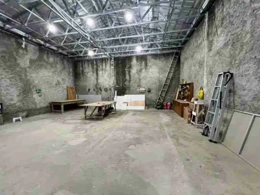 Gudang 1km dari pintu tol Jatibening