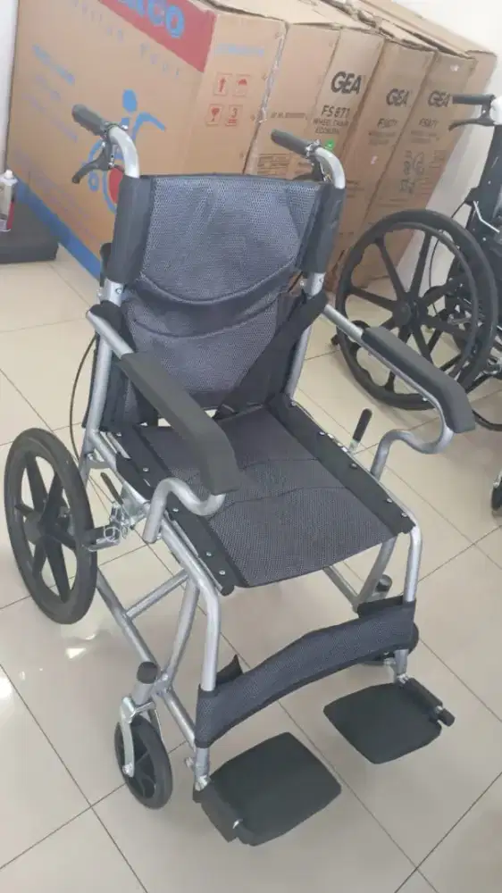 Kursi roda travel haji umroh ringan