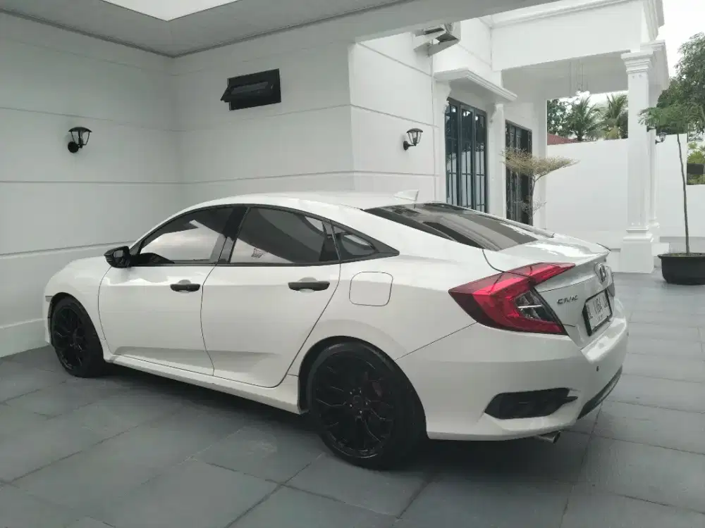 Dijual  civic 2016 tidak ada minus cantik liat pasti suka