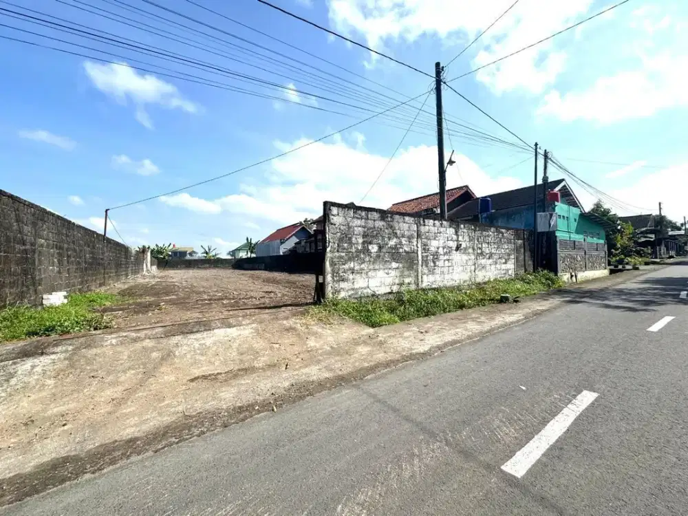 Tepi Jalan Aspal Lebar, Area Jl Damai Palagan Sleman