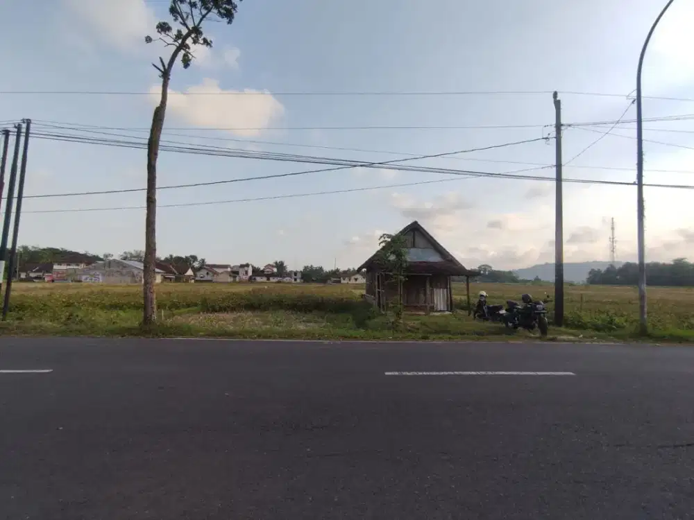Tanah Pertanian di dekat Pasar Nanggulan