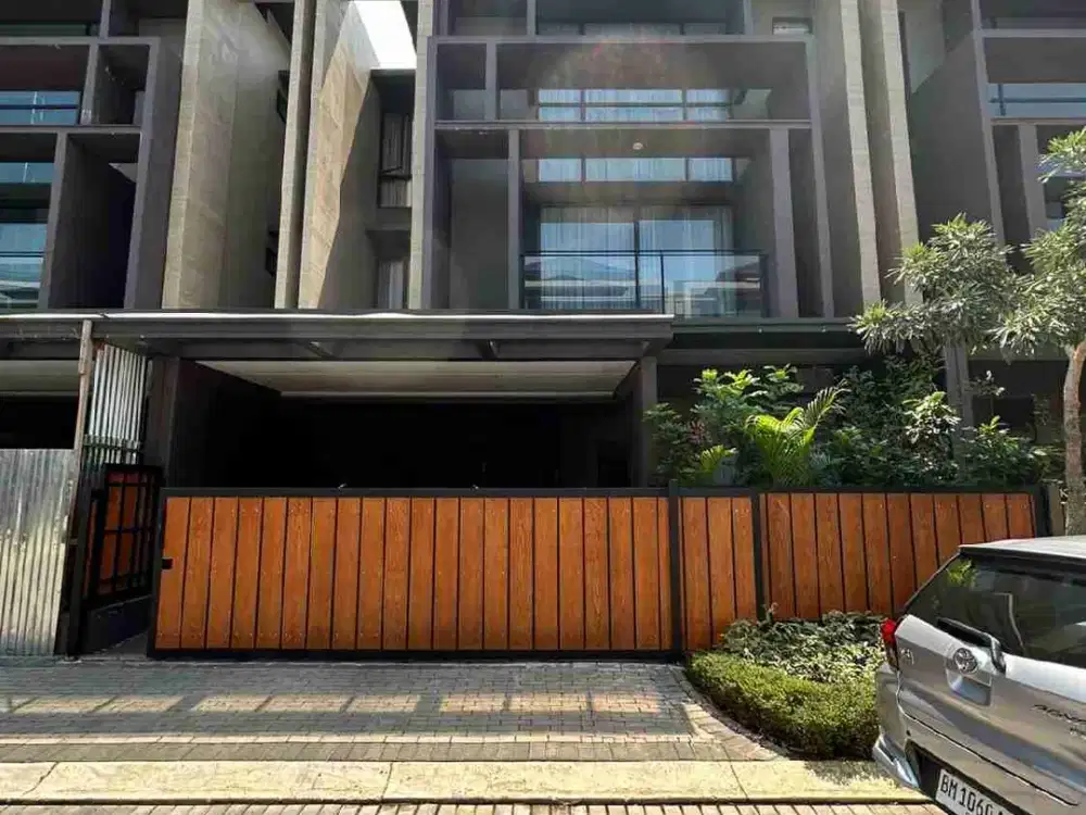 Jual rugi harga modal Rumah mewah 3 lantai lebar 10 di the Zora BSD